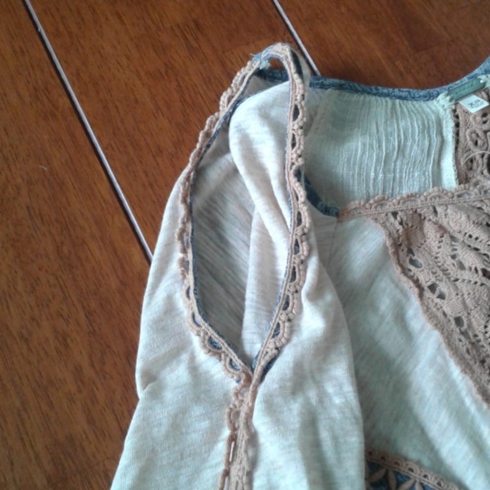 Multi fabric and pattern top - Picture 2 of 6